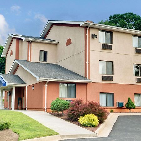 Days Inn By Wyndham Torrington Екстер'єр фото