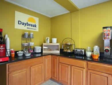 Days Inn By Wyndham Torrington Ресторан фото